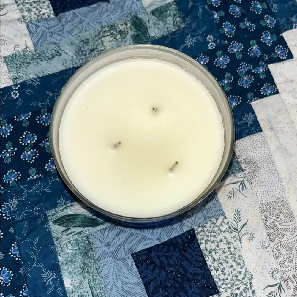 NEW! Goose Creek 3-Wick Pillsbury Cinnamon Rolls 14.5oz Candle
